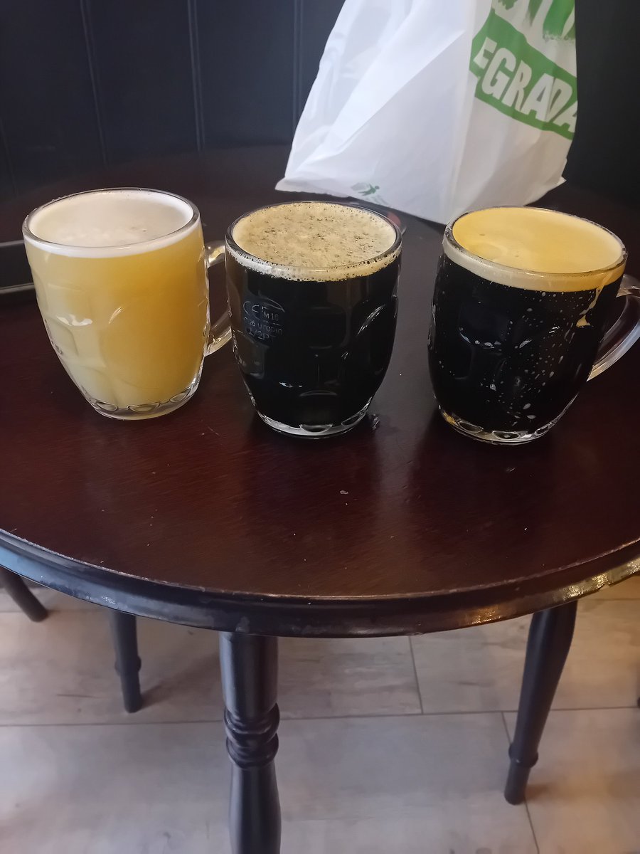 Over in #Mansfield for my wife's visit to Gonk World and we absolutely had to visit The Garrison Micropub, on Cask drinking @shinybrewery Big Scoop Banana Split Stout & Dots DDH Pale and also the 7% @BlackIrisBrewer X @AmpersandBrewCo Export Porter , all tasting amazing 👏