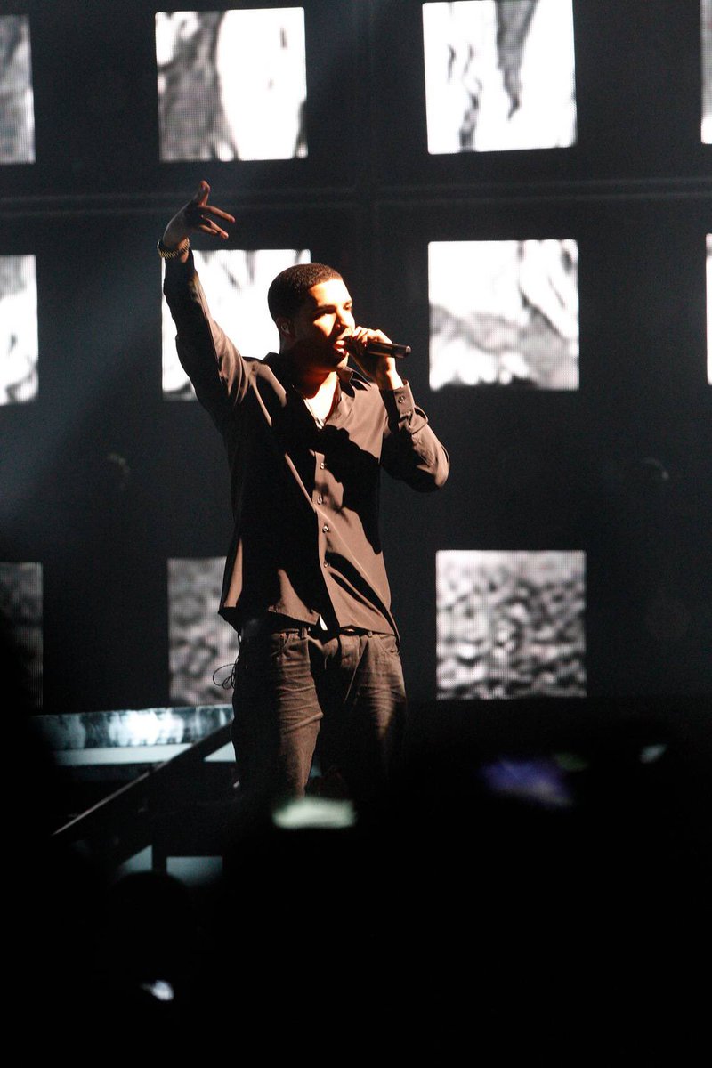 BlueChipsBBN's tweet photo. Drake has a concert in Rupp Arena Tonight

The last time Drake held a concert at Rupp, @KentuckyMBB went on to win the National Championship 👀 https://t.co/puPp9gWpn3
