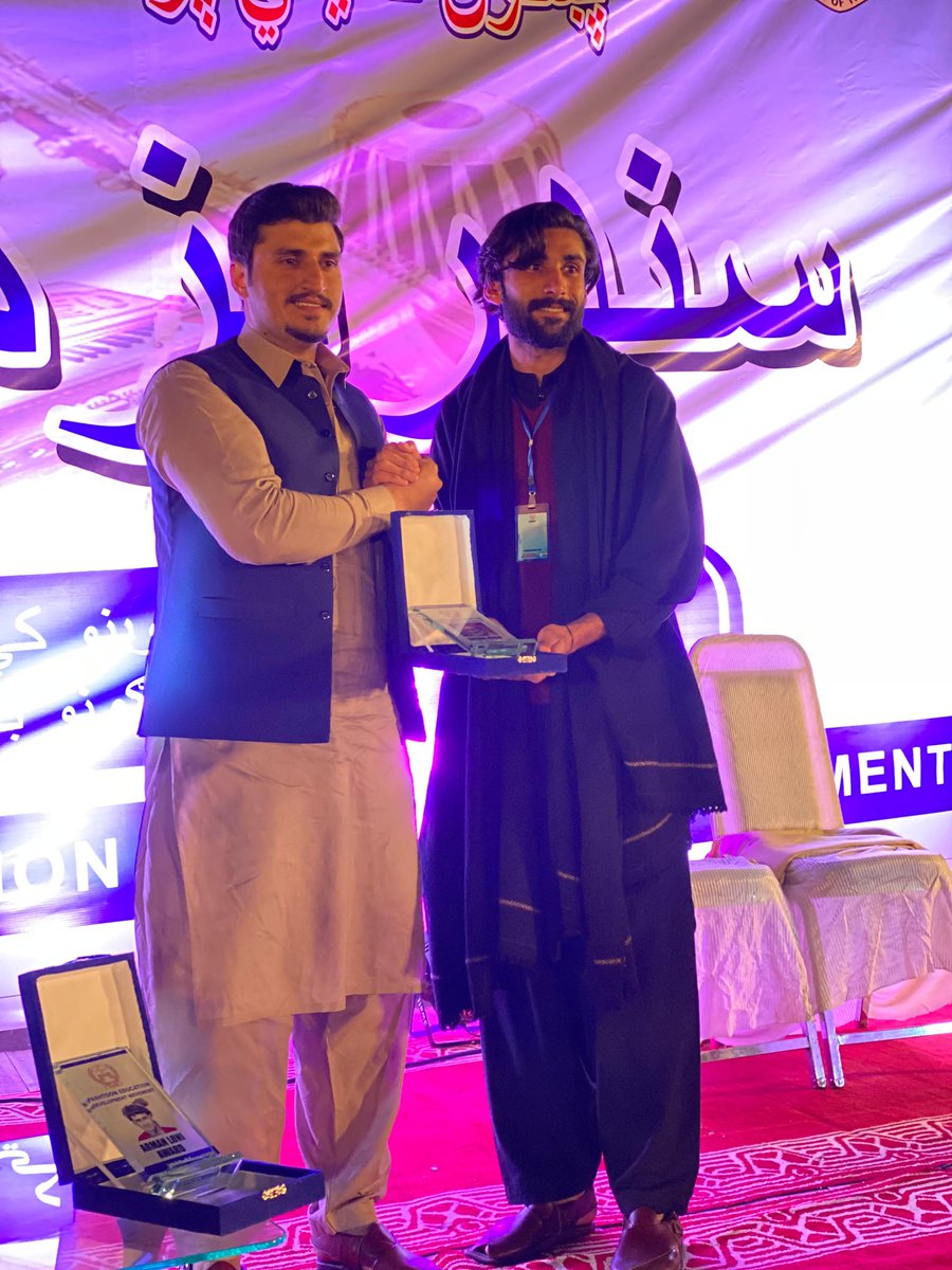WaqarYounas0411's tweet photo. Honored with Bacha Khan (Khudai  khidmatgar) award for my services as a Blood secretary (2023-24) at Pashtun Education development movement Punjab University Lahore.
#WaqarYounas
#BloodChain 
#PunjabUniversity https://t.co/yYw9oB3zgy