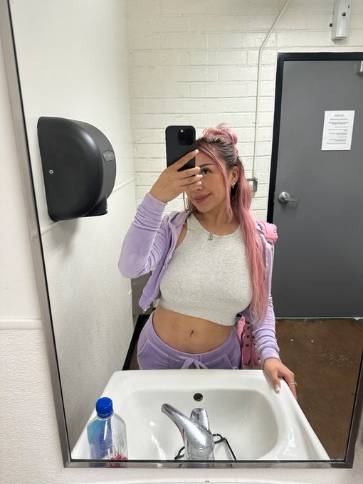 Glasses or no glasses 🤓 https://t.co/stR5EEHWIz<a href="/tag/ai"class="tags"><span>#ai</span></a>