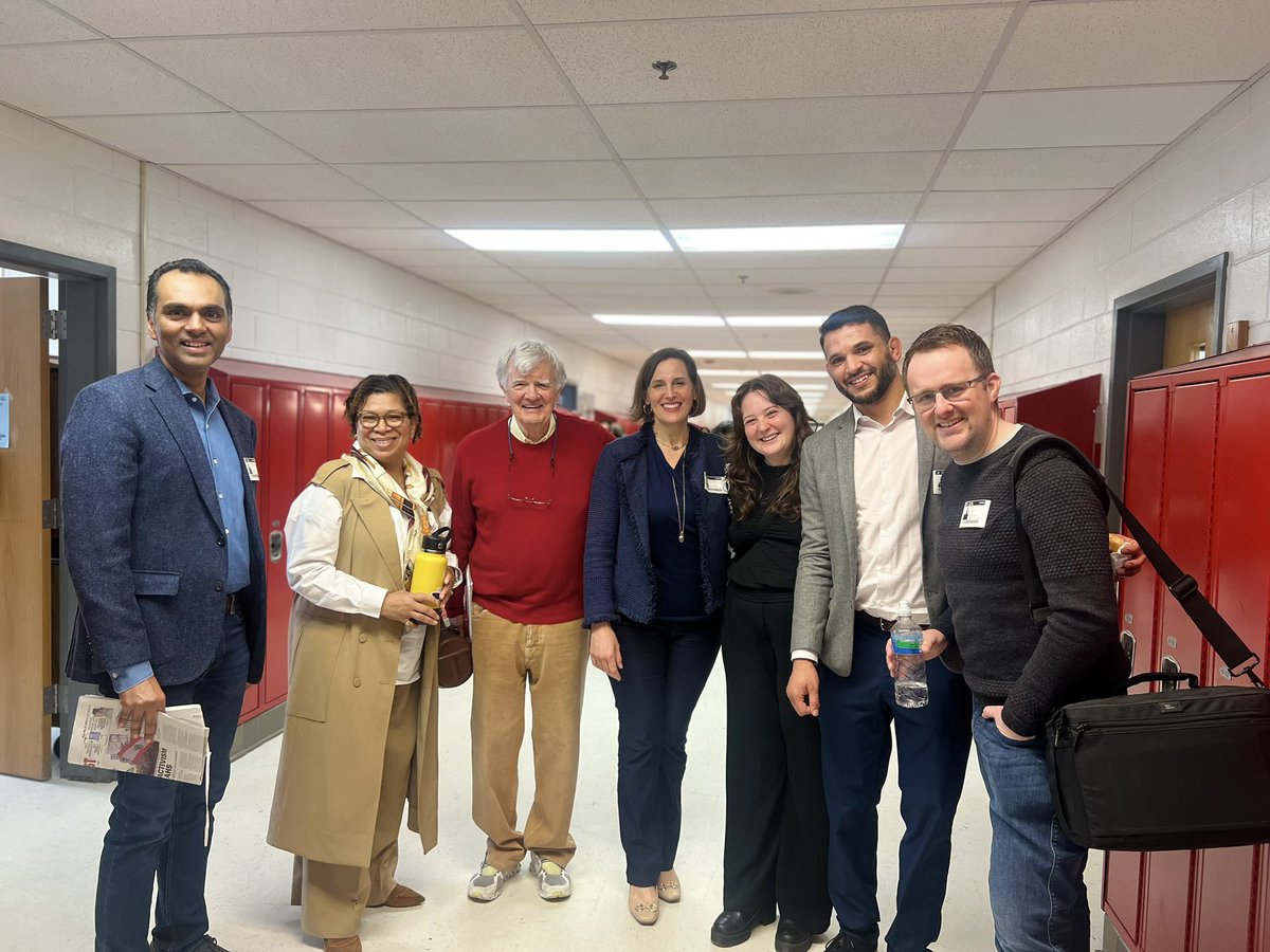 Many thanks to @AlHuntDC, @cparsons & 5 visiting @npr journalists @adambearne @kcalamur @ninakravinsky @NPRMichel who created a spectacular experience for #atomnation Annandale Journalism Pride Time students Fri, helping shape and polish stories & podcasts. Unforgettable.