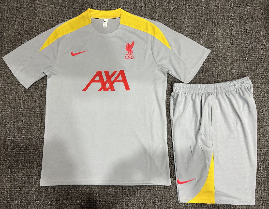 AMKitDesigns's tweet image. Liverpool Training £22