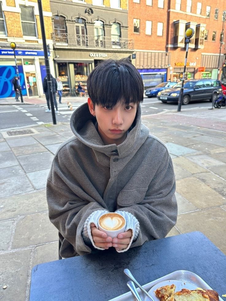 gyuuskipp's tweet photo. hii! im kei ♡ im lf interactive moots!!

♯★、→ filo, s/hr, 13
♯🩶、→ not new to #stantwt &amp; #kpoptwt 
♯🖇️、→ ia only when at school or studying
♯📂、→ any fandom is welcomed! 

♡ / ↻ are vv much appreciated!! https://t.co/aWrewM8GFg