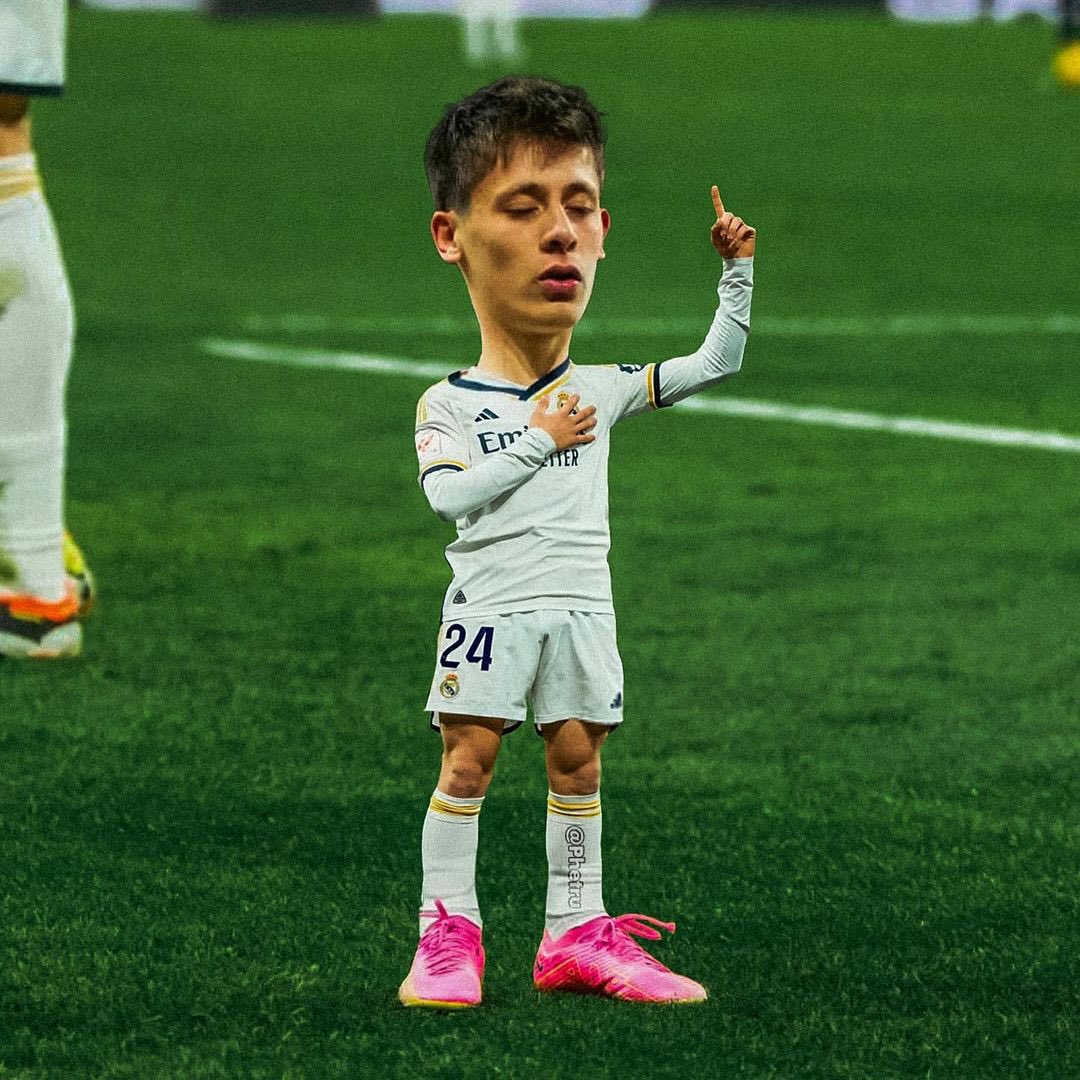Madridismoreal's tweet photo. Te has cruzado con Arda Güler chiquitito de la suerte.

Dale RT para que haga historia en el Real Madrid ✨🤍 https://t.co/eO1OPh2IEE