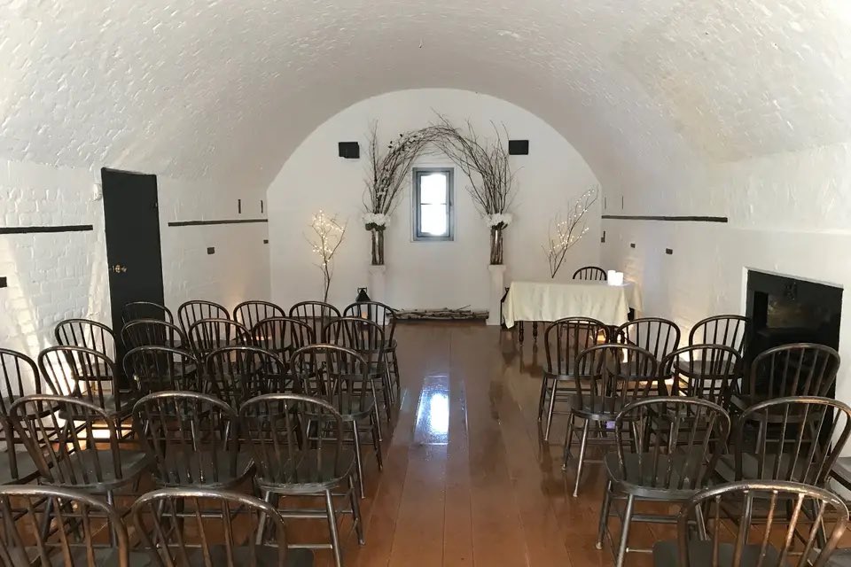 Looking for a unique event space right in the middle of the downtown core? We've got you covered! Book your wedding or private event with us today. 2024 dates are going fast! halifaxcitadel.ca/services/facil… #LivingHistory #HalifaxCitadel #DiscoverHalifax