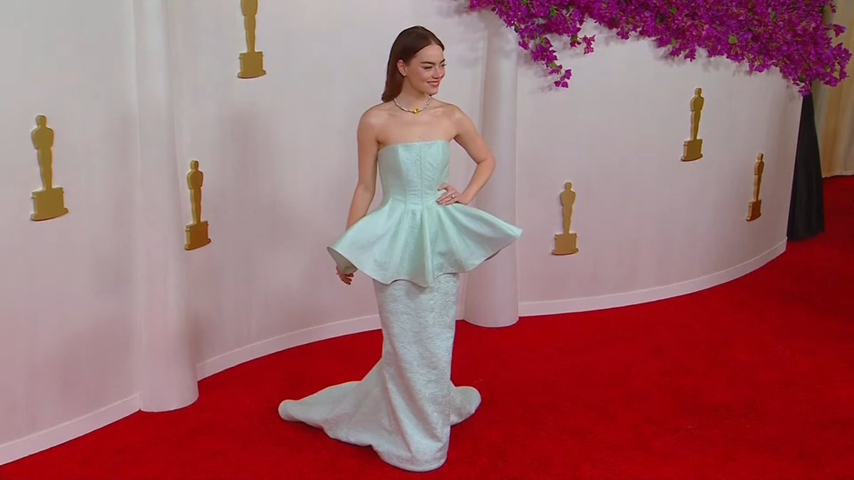 FilmUpdates's tweet photo. Emma Stone at the 2024 #Oscars https://t.co/LdwYxc0HCv