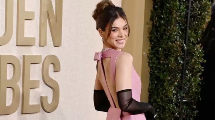 wnterdaylove's tweet photo. if hailee steinfeld were a pose, it would definitely be this one https://t.co/T40ZWEjSMM