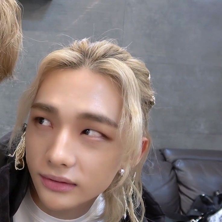 Hhj_thread's tweet photo. Hyunjin is hot 99% of time

~ A thread of the remaining 1% 😂 https://t.co/smw1TTKwpC