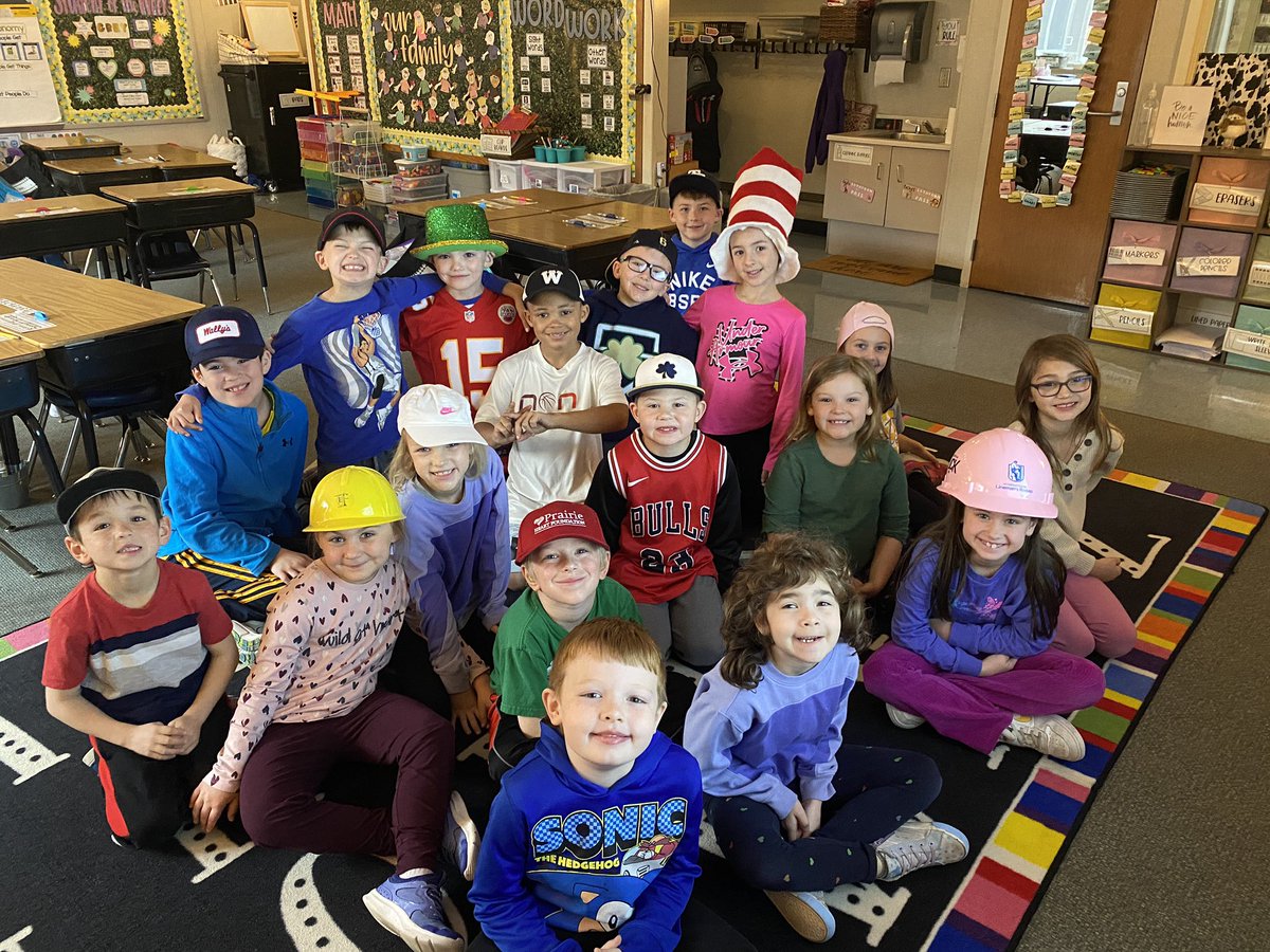 WallingSES's tweet image. What an incredible week to be in this community!💜💛 Read Across America week was made even better by getting to celebrate and cheer on our high school boys basketball team going to state along with our 7th grade girls volleyball team! Love being a BeeBee
#connectses
#bulletpride