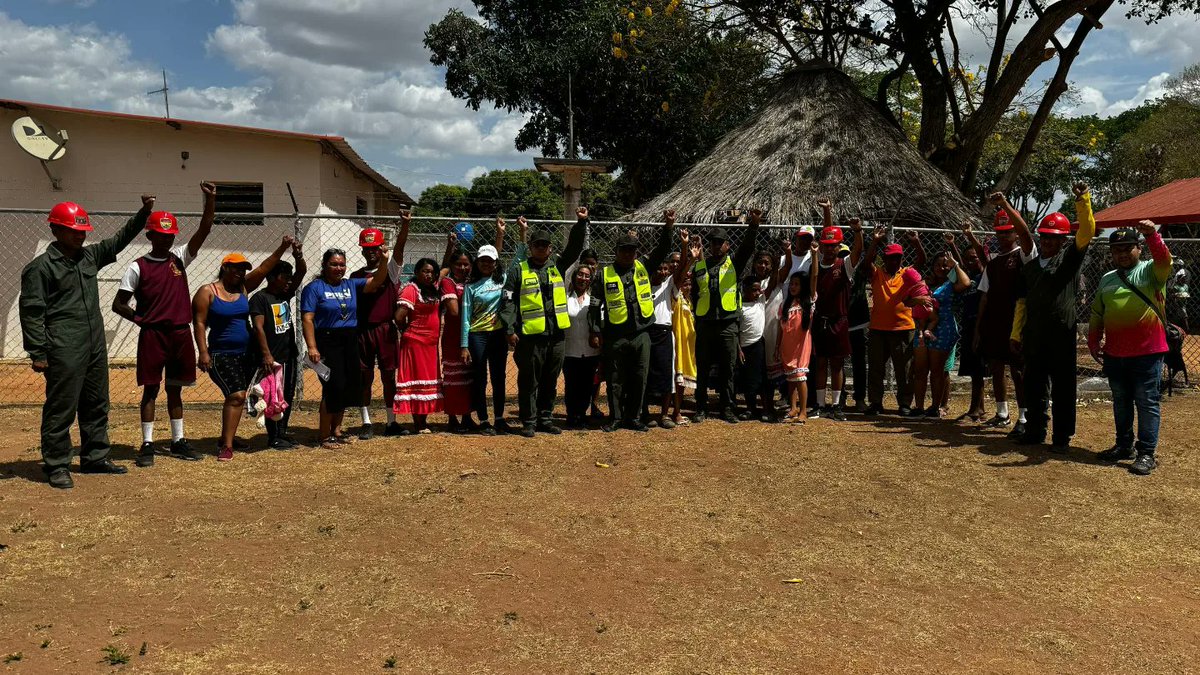 GnbGaranteDePaz's tweet photo. En la invicta Guardia Nacional Bolivariana, seguimos comprometidos día a día con nuestro Pueblo.  Desde el estado Bolívar, avanzando por la educación y por nuestra Patria 🇻🇪 ¡Con las BRICOMILES seguiremos venciendo! https://t.co/rMfEFDfdyj