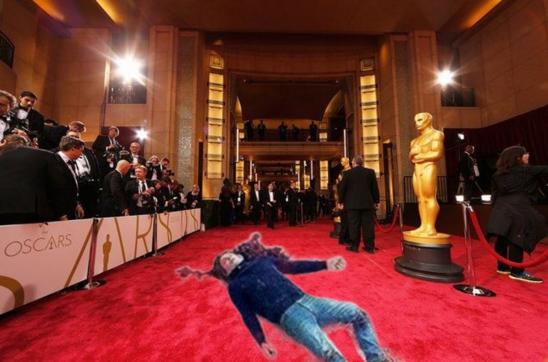sucesession's tweet photo. BREAKING: Samuel has fallen down the stairs of the Oscars https://t.co/wvPToWj2ET