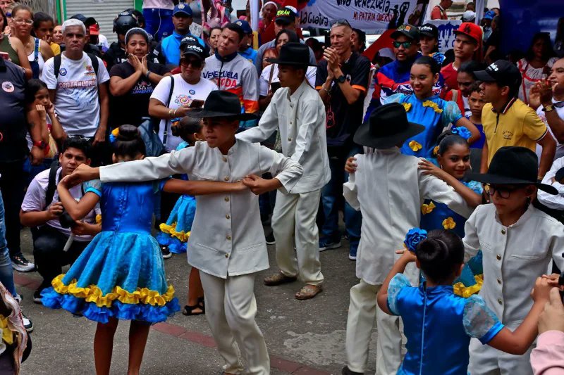 ✨#LaGuaira activa este sábado #09Mar en la segunda fase del registro de cultoras y cultores en la <a href="/gmvivavenezuela/">Gran Misión Viva Venezuela</a> "Mi Patria Querida", desde #Carayaca y #Naiguatá con la participación del Ministro <a href="/VillegasPoljak/">Ernesto Villegas Poljak</a> y el Gobernador <a href="/Jateranoficial/">José Alejandro Terán</a> . 

#PuebloMaduroAvanza
