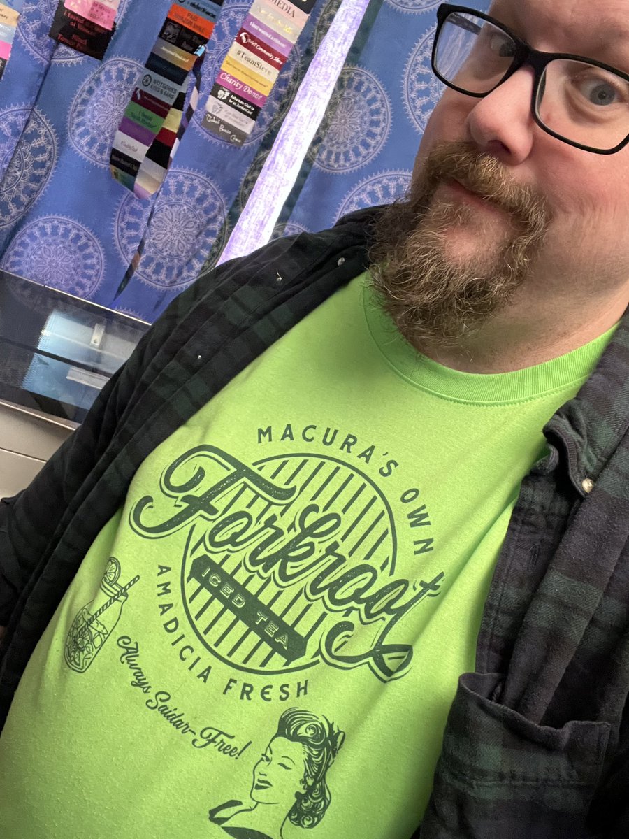 weeklywheelnews's tweet photo. Forkroot is 100% safe and endorsed by the Amadicia FDA. Would we lie to you?
#WheelOfTime #tshirt #fanart #retroTees #teatime #supportsmallbusiness 🧊 🫖 😋

https://t.co/XVT0nRgAH1 https://t.co/4PYDhiJrsw