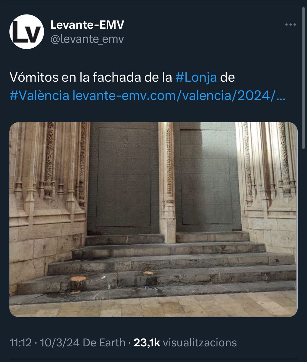 ViktorMedina's tweet photo. No, amb Ribó açò no passava.

La Llotja es protegia amb vallat i vigilància privada.

Repetisc:
No ha passat sempre.
Qui ho diga mentix. https://t.co/JcuVWZ0Fyx