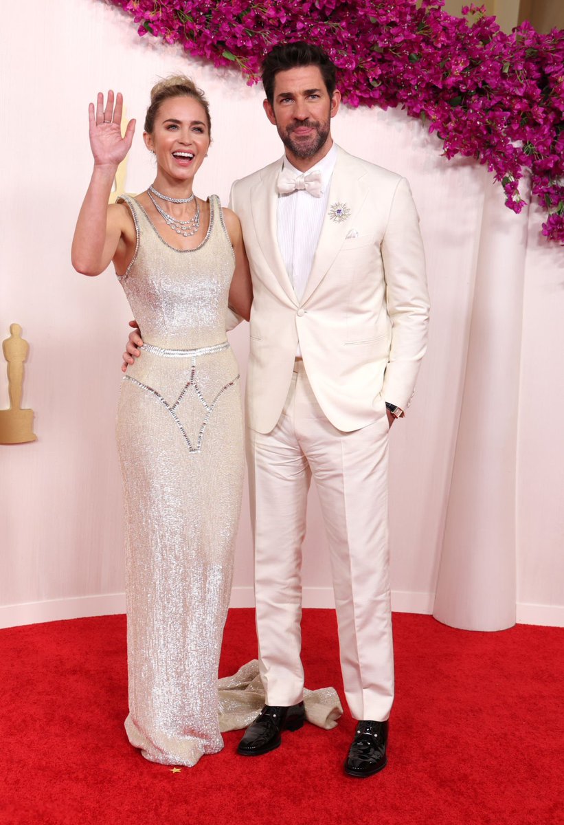 badpostblunt's tweet photo. Emily Blunt and John Krasinski at the #Oscars https://t.co/lJEIkHiG1K