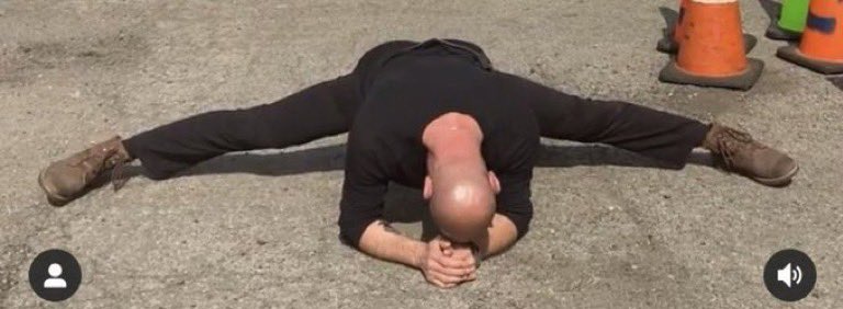 I need all of my friends to stretch cause this the pose we doing for my bday pic: