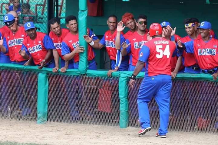 Los Alazanes de Granma quedaron "tendidos al campo" 8 x 7 ante los tuneros en el 2do juego de la 63 SNB. #RíoCauto  #ProvinciaGranma  #GranmaVencerá   <a href="/YudelkisOrtizB/">Yudelkis Ortiz Barceló</a>  
@EduardoLpezLey3  <a href="/NapolesSadia/">Sadia Pérez Nápoles</a>  <a href="/BorgesOlivero/">Carlos Borges Oliveros</a> <a href="/DiazCanelB/">Miguel Díaz-Canel Bermúdez</a>  <a href="/YanetsyTerry/">Yanetsy Terry Gutiérrez</a>
<a href="/CalixtoSanties5/">Calixto Santiesteban A</a> <a href="/gbenigno890/">Benigno González</a>