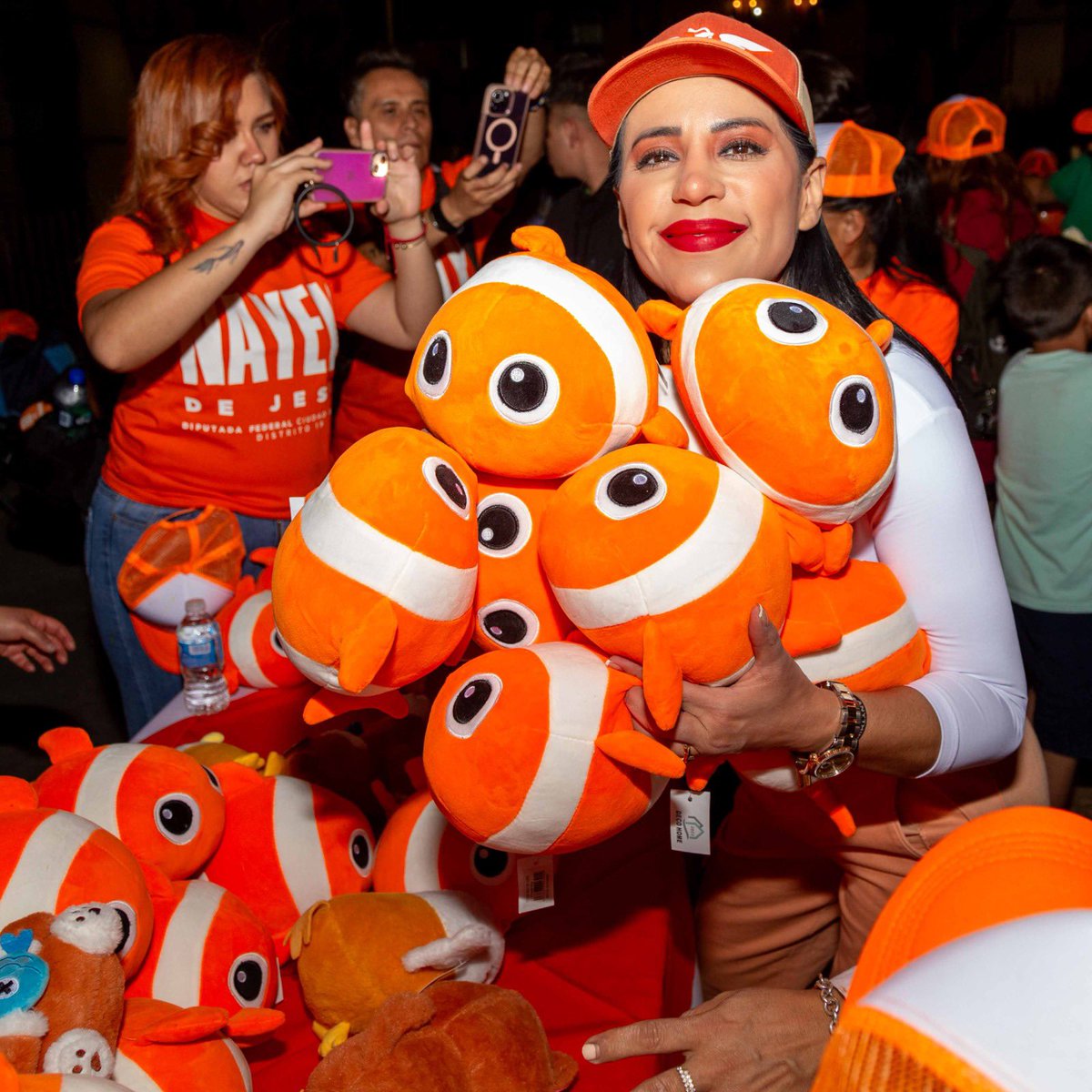 SandraCuevas_'s tweet photo. ¡Acá en @MovCiudadanoMX todo es naranja y todo es felicidad, acá me siento bien, acá vamos a ganar porque nos dejan trabajar con el corazón! #SandraCuevasSenadora https://t.co/3KOHOb4b4m