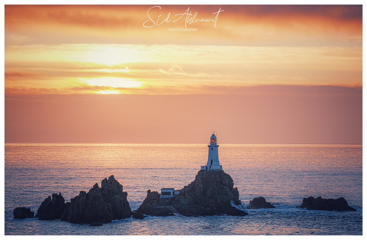 sidd_ahlawat's tweet photo. 📸 Tonite’s Spring Sun Down 🌅
#jersey @VisitJerseyCI #theislandbreak #visitjerseyCI @BiarritzJersey @StBreladeJsy #PoSB @StHelierJsy @DiscoverJersey #JerseyCI @luxuryjersey #FUJIFILMXT5 #fujifilm_xseries #sunsetphotography #channelislands @FujifilmUK #SpringSunset https://t.co/oItHPsiQTC