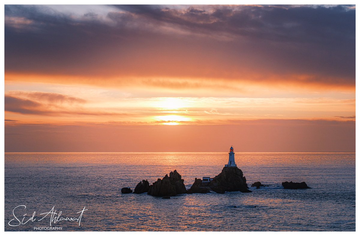 sidd_ahlawat's tweet photo. 📸 Tonite’s Spring Sun Down 🌅
#jersey @VisitJerseyCI #theislandbreak #visitjerseyCI @BiarritzJersey @StBreladeJsy #PoSB @StHelierJsy @DiscoverJersey #JerseyCI @luxuryjersey #FUJIFILMXT5 #fujifilm_xseries #sunsetphotography #channelislands @FujifilmUK #SpringSunset https://t.co/oItHPsiQTC