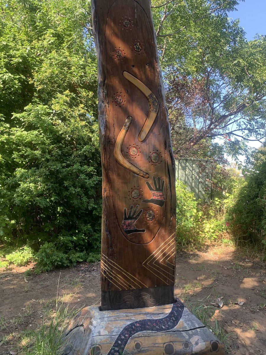 Land mark sculpture sitting in a family’s front yard!! #art #artsculpture #boomerangs #handmade #redgum