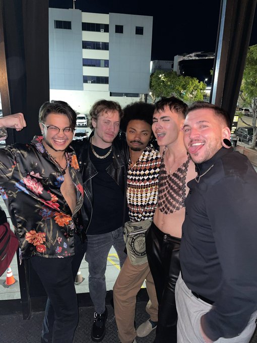 just a lil @TGEroticaAwards pre party shenanigans with the boys 🏳️&zwj;⚧️ @NickyZealXXX @cher_mii @TdaddyZe<a class="tags" href="/tag/tgeroticaawards">@tgeroticaawards</a><a href="/tag/coachella"class="tags"><span>#coachella</span></a>
