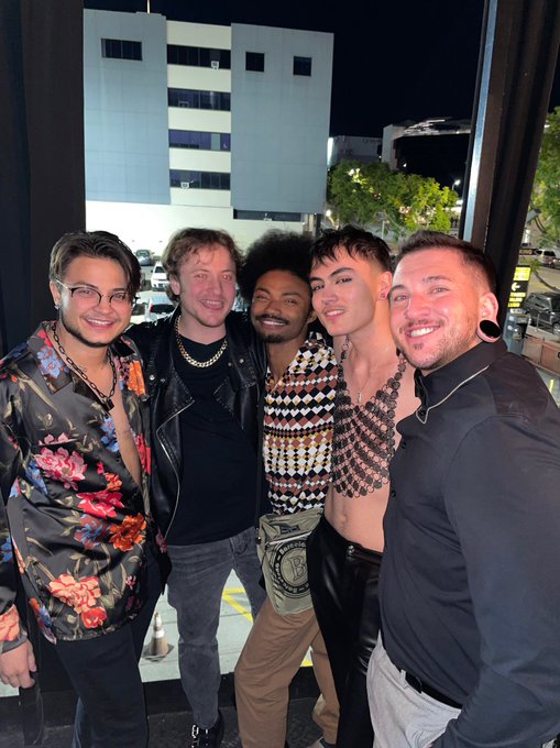 just a lil @TGEroticaAwards pre party shenanigans with the boys 🏳️&zwj;⚧️ @NickyZealXXX @cher_mii @TdaddyZe<a class="tags" href="/tag/tgeroticaawards">@tgeroticaawards</a><a href="/tag/coachella"class="tags"><span>#coachella</span></a>