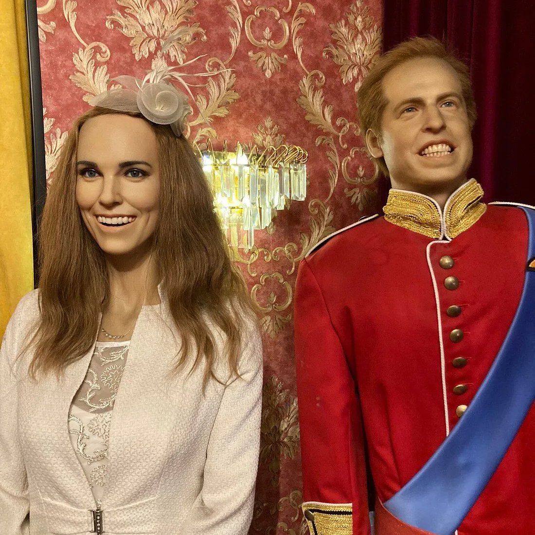 The Palace release new undoctored photo of a happy Kate and William to calm all the controversy. #KateMiddleton