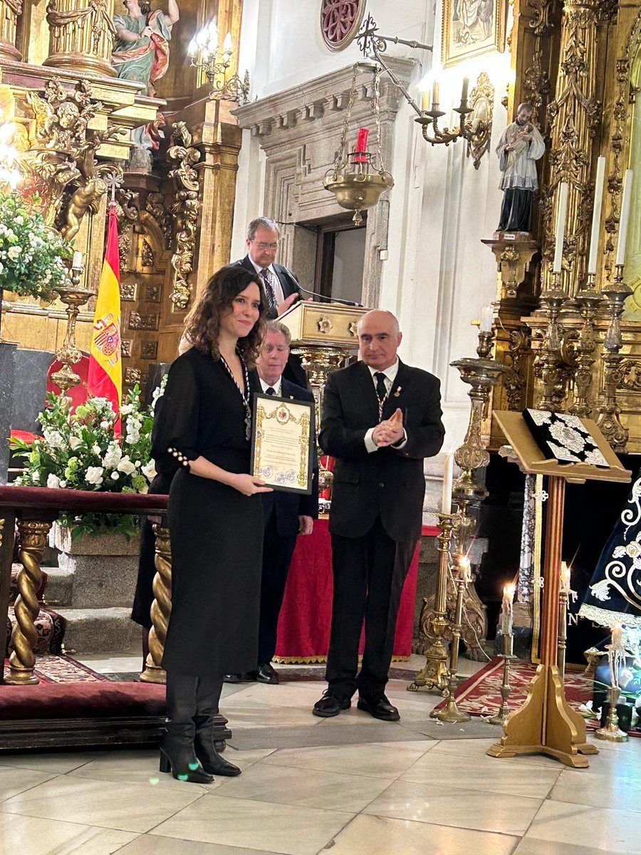 Enhorabuena a nuestra Camarera de Honor. Dª. Isabel Díaz Ayuso