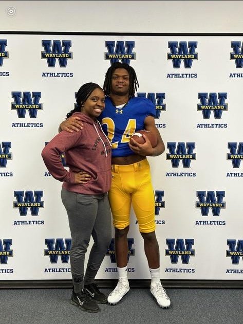 Awesome official visit at Wayland Baptist University. I'd like to thank all the coaching staff and the rest of the Pioneers for the amazing hospitality, and for making my family and I feel very welcomed!🙌🏾 @CoachWalser @Coach68Hinojos @WBUFootball @ChampionHSFB @LeechStan