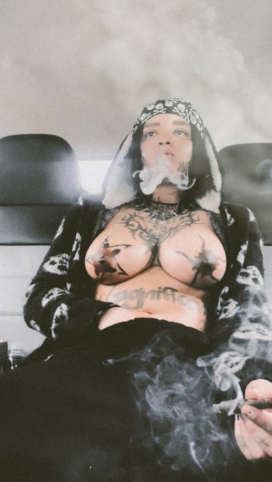 Jus tryna stay sane on this stupid ass planet 🖤 #nsanejane https://t.co/1awOe4AqEC<a href="/tag/nsanejane"class="tags"><span>#nsanejane</span></a>