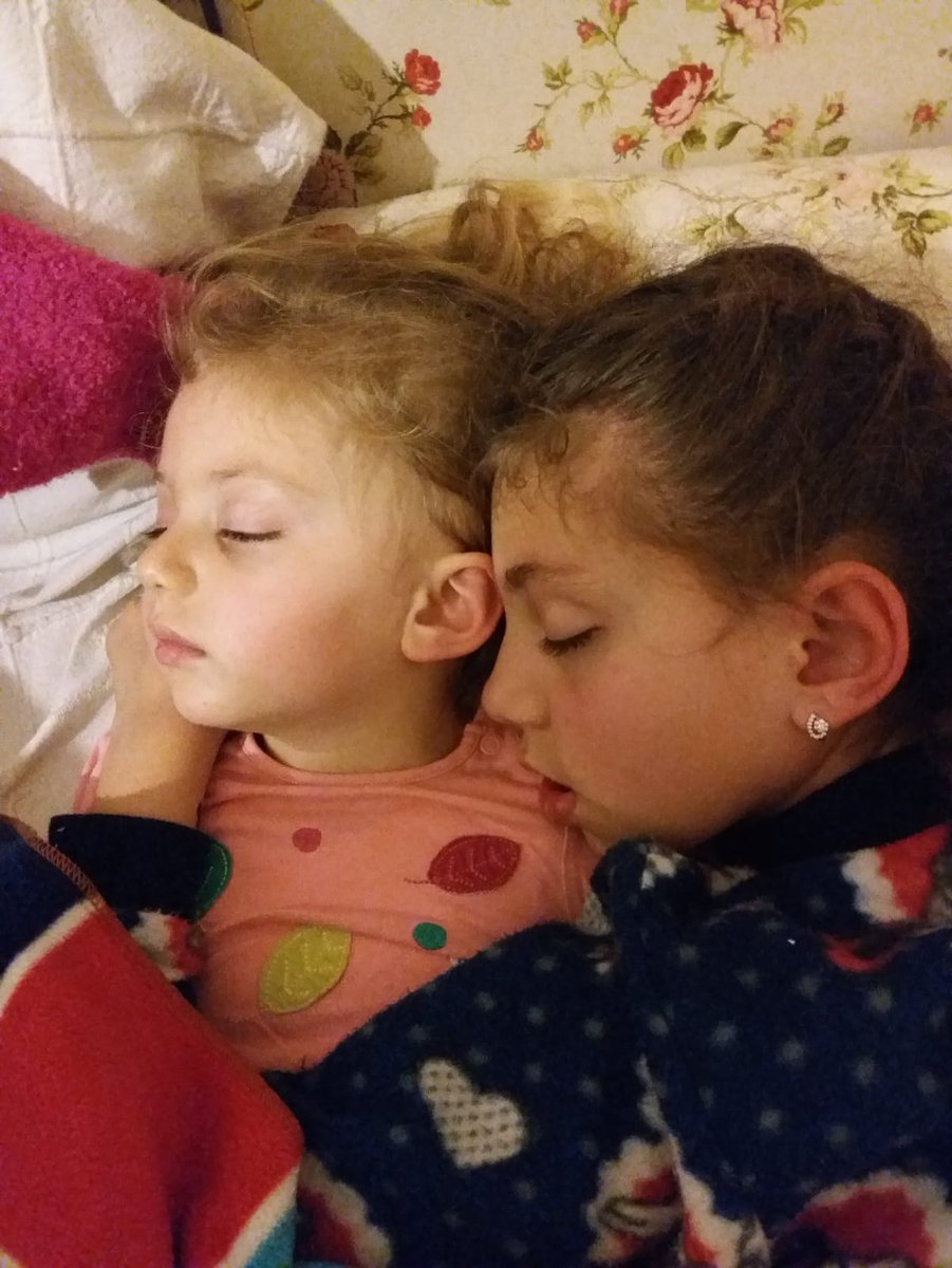 Yavrularımı ayırdınız, onlar bir elmanın iki yarısıydı. Ben bunu sizin yanınıza bırakmam, herkes gidecek bu dünyadan, ama siz sürüne sürüne. Adaletin kılıcı ensenizde, ya keser müebbeti ya keser
Ahlaksız köpekler, soysuz it sürüleri #isiaslanetyer