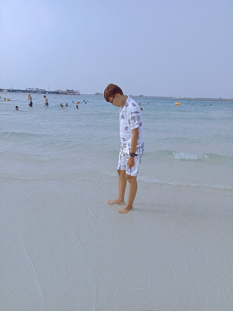 chr48928's tweet photo. ทะเลสวย น้ำใส ☺❤ #หาดตาแหวน #เกาะล้าน https://t.co/8RwWlFtEHZ