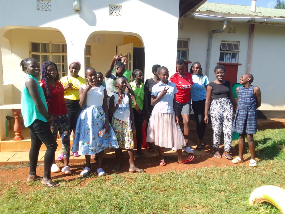 What are your values as a girl and a young woman?... This afternoon we focused into a productive discussion with AGYW in our office compound to understand some of these values. @Power2YouthKe @amwaafrika @RHARK7 @ReproRights @GirlsbeyondAGYW @CRVPF1 @FranceinKenya @of_siaya