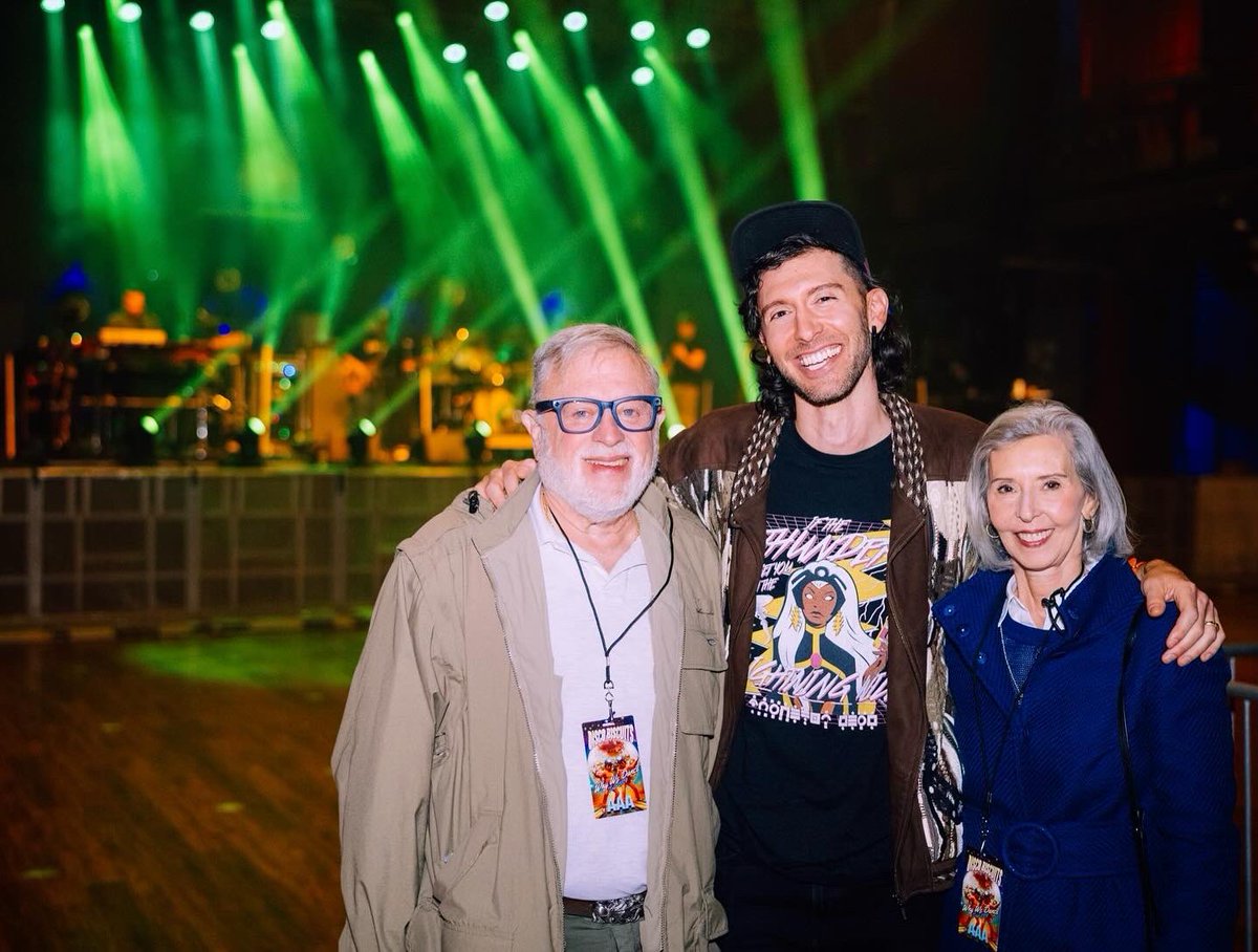 StealYourDonut's tweet photo. Ma &amp; Pa Boogie made it out for a very intimate @thediscobiscuits soundcheck. I feel so blessed to have shared this moment with these two. BIG thank you to the band and crew for an amazing run, and to my mom who baked a now LEGENDARY banana bread for the occasion. #sorryifyoudont https://t.co/Ujm0p3QxdC