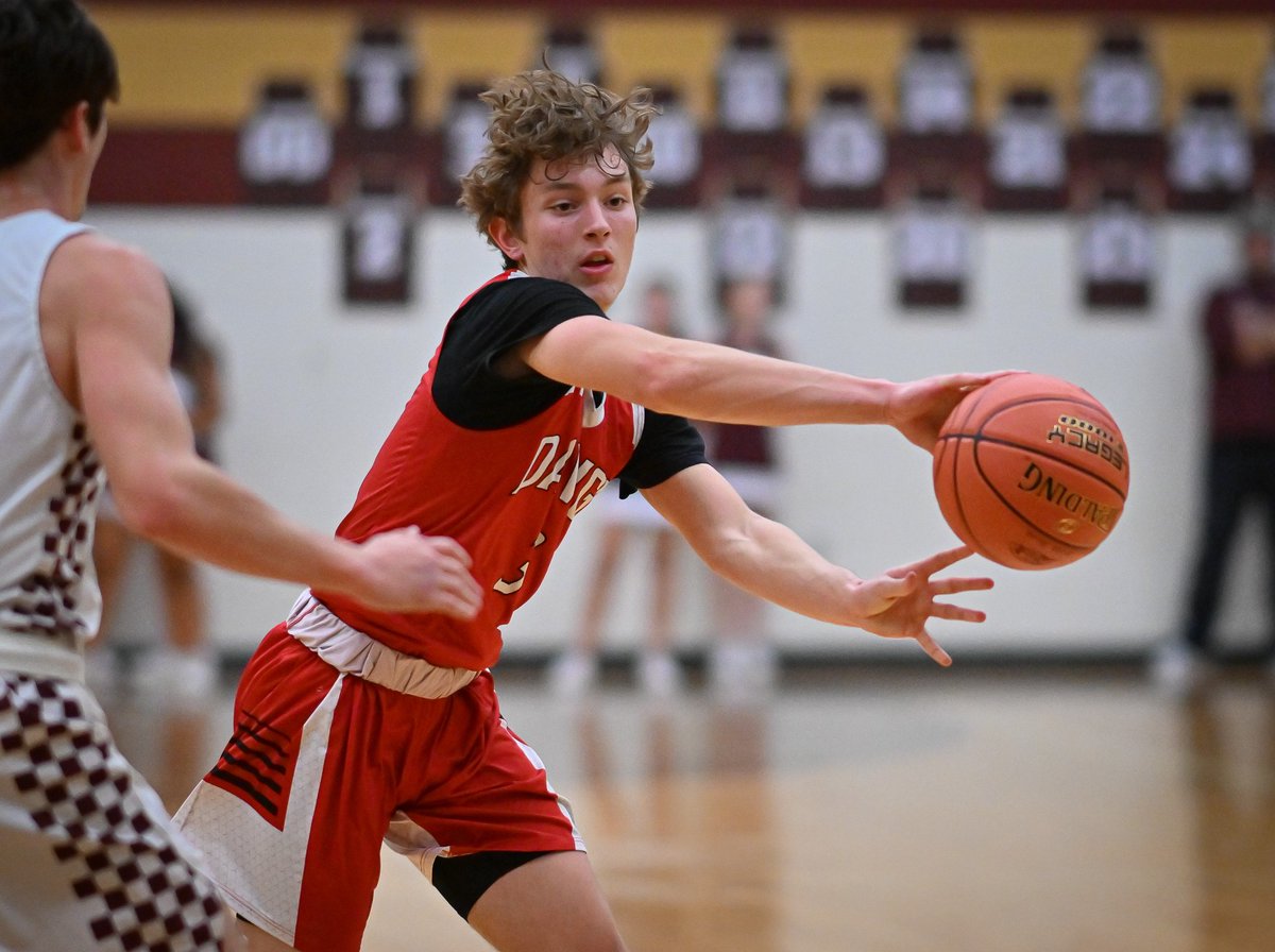 TopsportsN's tweet photo. . @RossvilleBBALL sophomore Jack Donovan, @SilverLakeEagle sophomore Dayne Johnson named to the All-Mid-East League first team. ...
https://t.co/kWU07iclqI https://t.co/bOUo4xhMCg