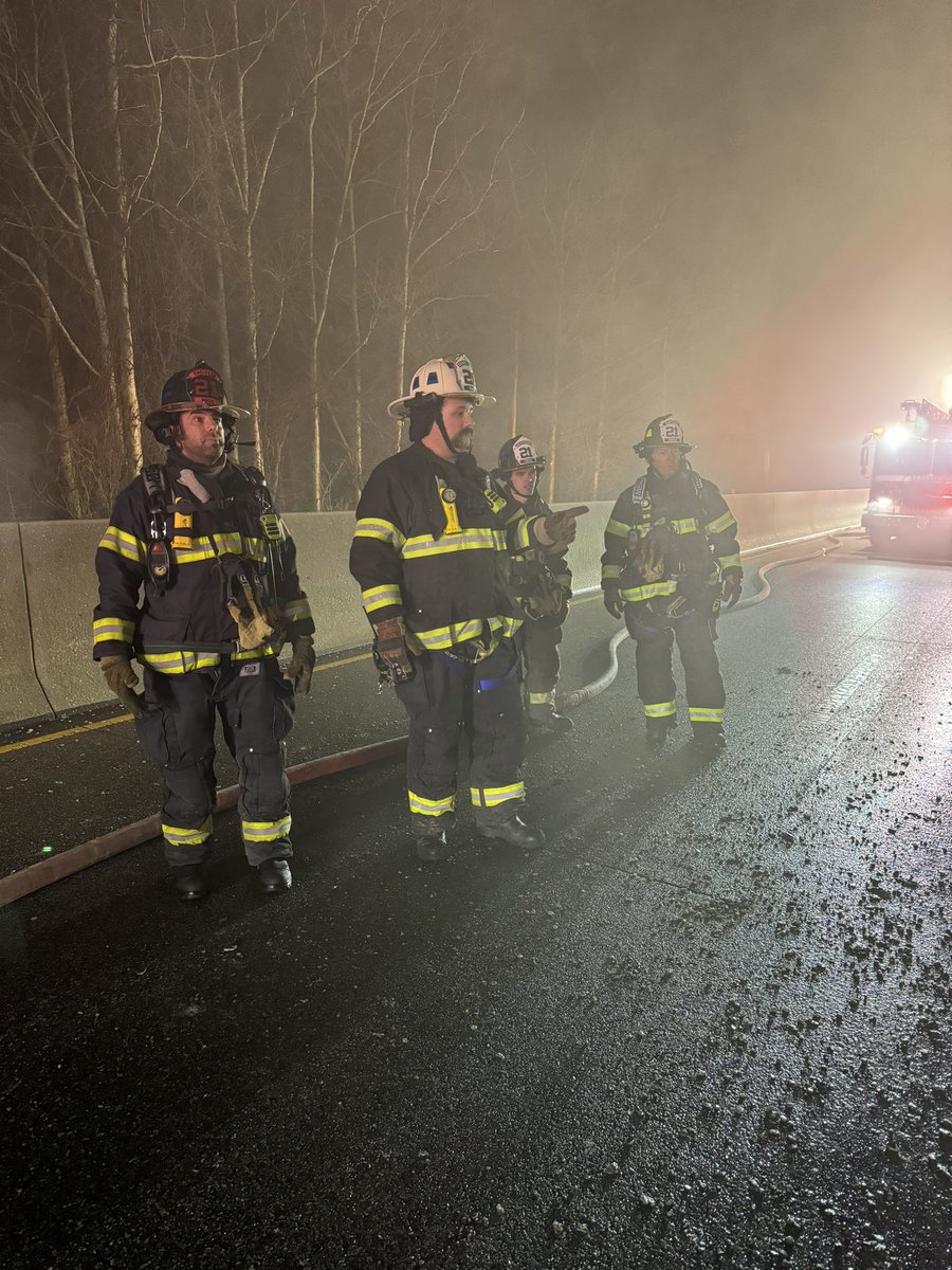 Overnight night assist on the Xpressway for a <a href="/FedEx/">FedEx</a> truck with fully loaded trailer on fire. #LMFD