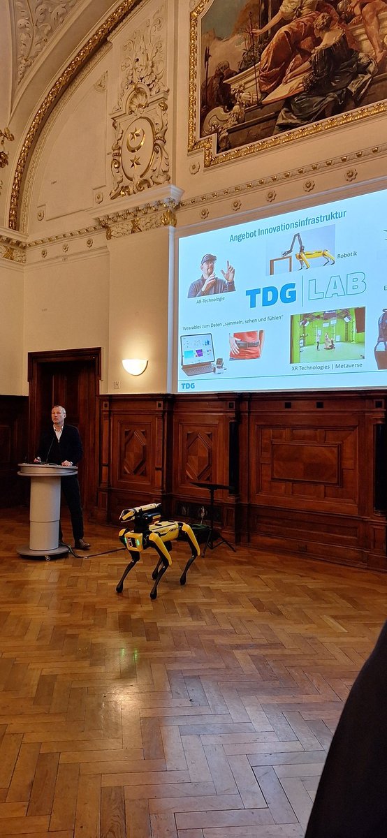 HilmarPreu's tweet photo. In Halle gibt es auf @dgfe_2024 gerade Einblick in das Strukturwandelprojekt TDG Translationsregion für digitalisierte Gesundheitsversorgung. Wichtiger Ansatz in der Transformation in #SachsenAnhalt @STimWandel @UniHalle https://t.co/3ufrmt3AN4