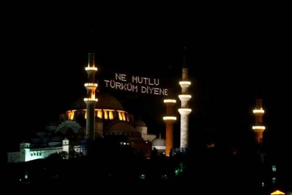 GEBETETV's tweet photo. Bir camiye "Ne mutlu Türküm diyene" yazıldı. https://t.co/gjxuIGkkBS