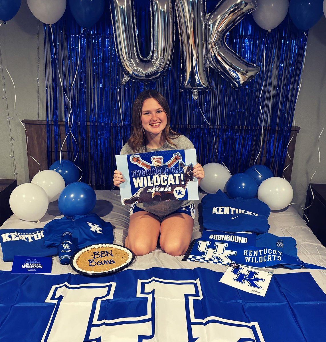 lauren202425's tweet photo. next 4! 💙 go cats!! 😺 https://t.co/wxofNtXats