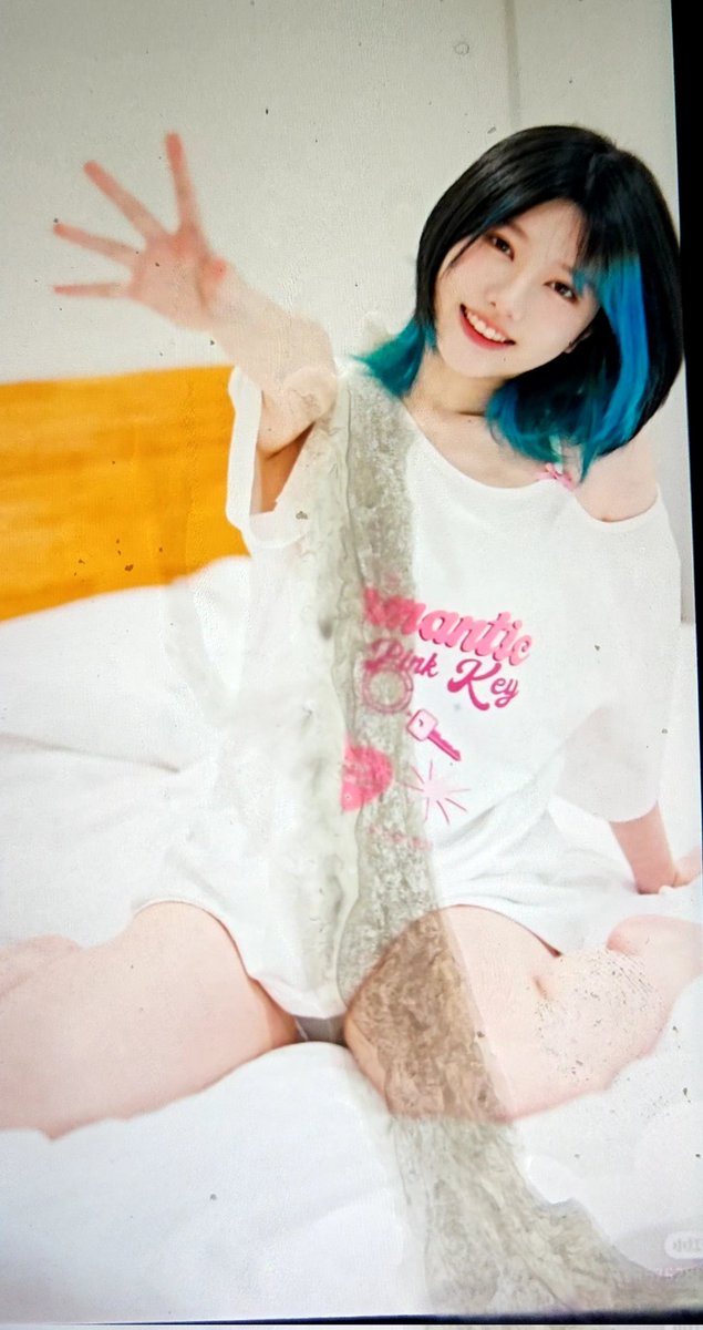 #射屏 #意淫 #鹿火 #鹿火cavy
鹿火虽然发的图不多，但确实都挺重量级的。这套元气少女写真兼顾白嫩的腿和可爱的脸，更是毫不介意底裤被人看光，莫名有种和泉纱雾的感觉。