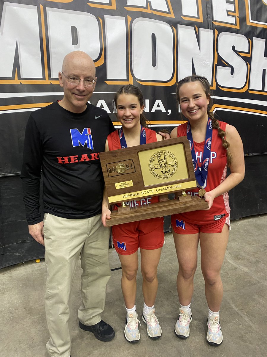 njkurt's tweet photo. State Champs!  Carly goes 4-4 with team titles.  This team was talented, unselfish, and fun to watch. Going to miss our seniors - Carly and Livi.  Thankful for all of Carly’s coaches, including Kelly D., Terry and Jeff English, Kevin M. and the @CoachAllen1965 https://t.co/1XeMEb3W8y