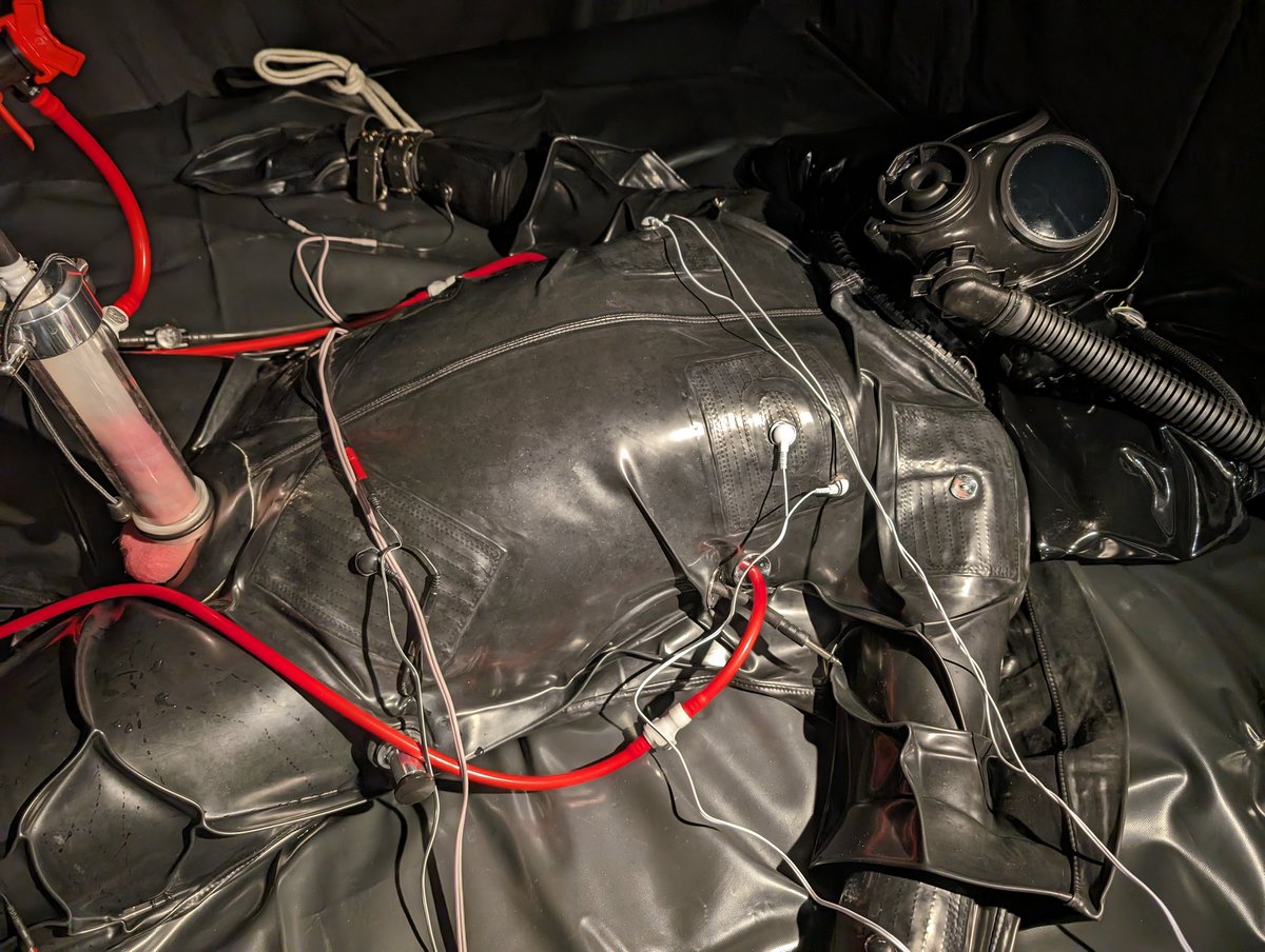 I was lucky enough to receive a full drone upgrade for my Birthday - my body fully taken over by <a href="/electrobound/">Electrobound</a>'s Serious Kit vac suit with <a href="/rubberwulf/">Rubberwulf</a>'s help, and my mind taken over by hypno from <a href="/rubberfreak/">rubberfreak 🔌⚡️🤖 undergoing updates</a> and <a href="/Nex1068/">Nex 1068</a>. Assimilation was very successful...