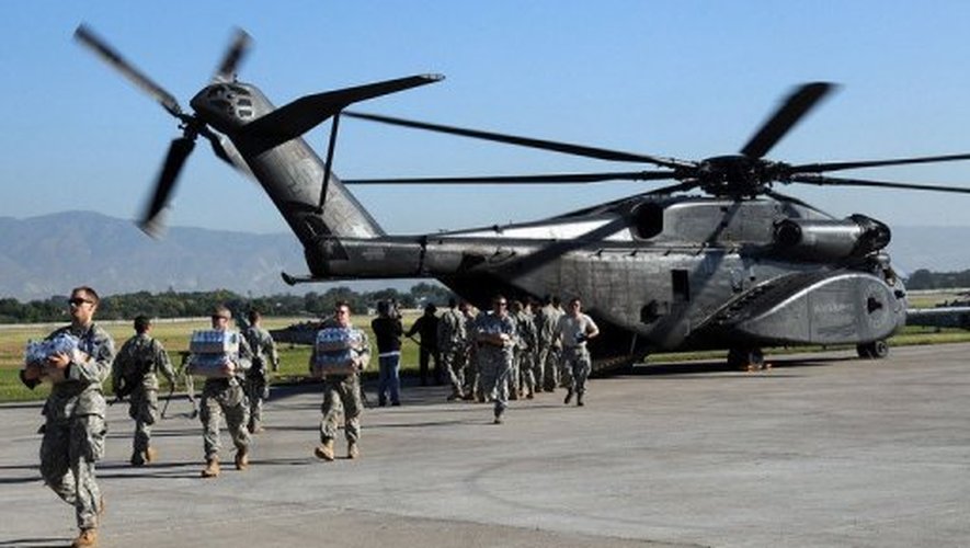 AngeloPerrin's tweet image. Alors qu'ils ont foulés le sol haïtien depuis plusieurs heures,les soldats américains qui sont venus abords des hélicoptères de guerre,sont présents dans le pays non seulement pour sécurisées l'ambassade des États-Unis mais aussi pour évacuer les employés américains hors du pays.