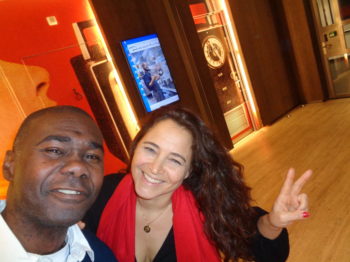 mikewaterval's tweet photo. mikey mike@amsterdam@clubdauphine with singer-songwriter esmee de la bretoniere 
@esmeedelabretoniere 
#singersongwriter 
#amsterdam 
#clubdauphine 
#esmeedelabretoniere 
#actrice 
#coach 
#nicevoice https://t.co/57iQnKAguf