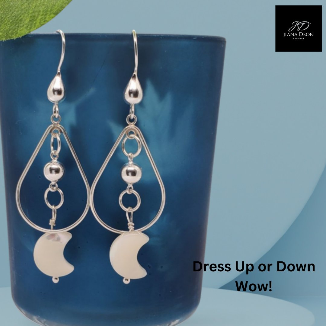 Getting dressed is made easy with these Mae Dangle Earrings. These earrings adapt to most fashionista wardrobe options.

#EffortlessChic #PearlsOnPoint 
#Mae Drop Earrings