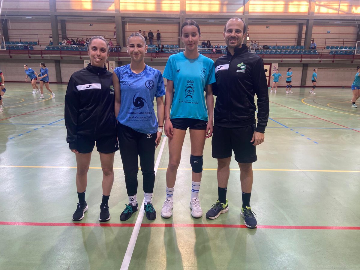 DaniCarceles's tweet photo. Completamos otro intenso fin de semana de balonmano con los partidos de Final a 4 Cadete el viernes en Roquetas y el partido de División de Honor Plata Femenina en Sant Quirze. A seguir trabajando y disfrutando de nuestra pasión con compañeros y grandes amigos! https://t.co/9vXeefA1Bj