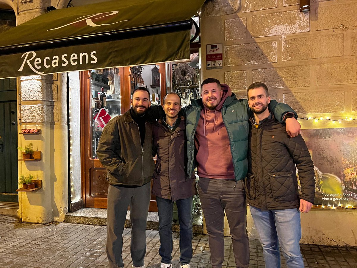 Completamos otro intenso fin de semana de balonmano con los partidos de Final a 4 Cadete el viernes en Roquetas y el partido de División de Honor Plata Femenina en Sant Quirze. A seguir trabajando y disfrutando de nuestra pasión con compañeros y grandes amigos!