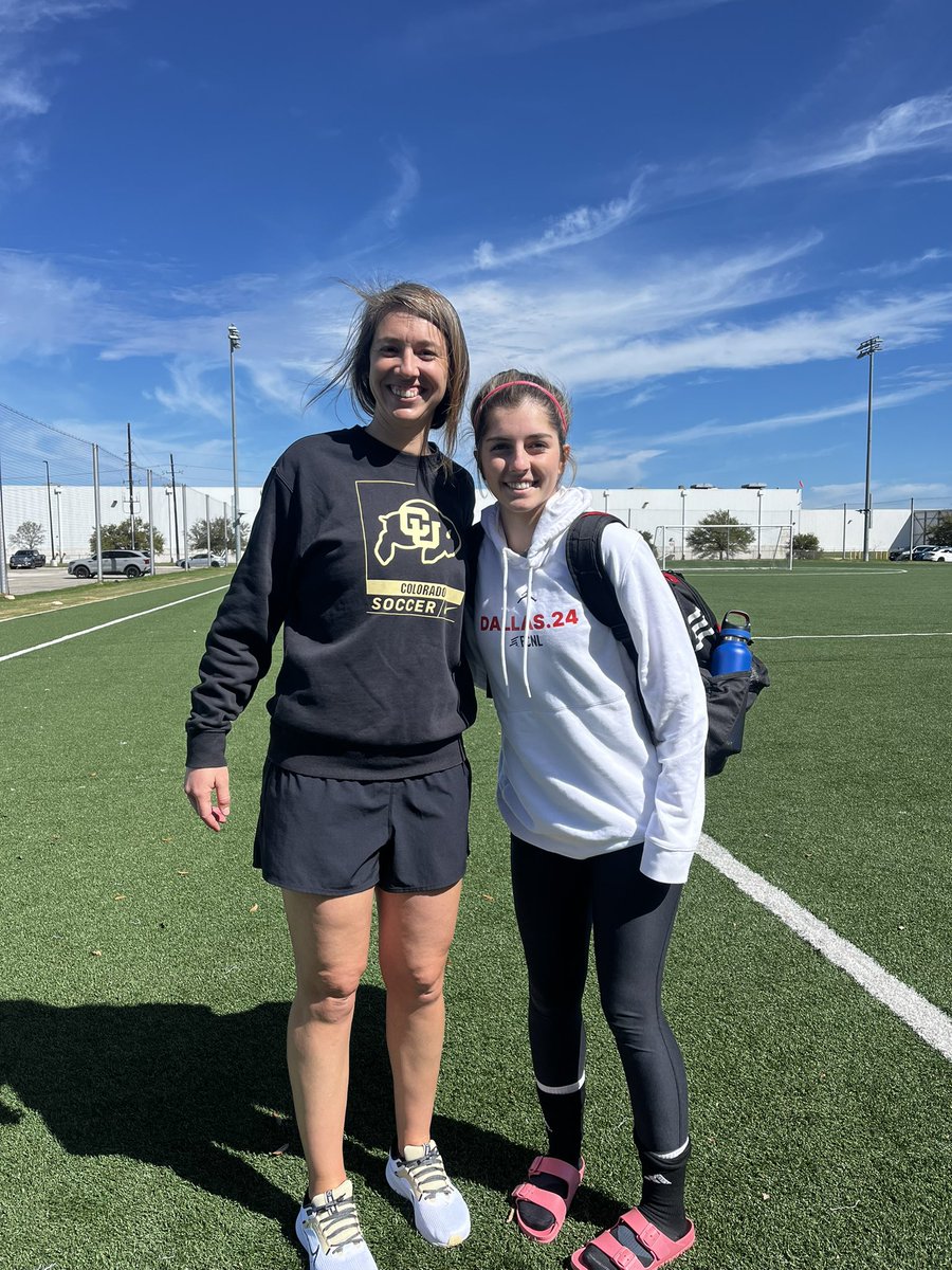 sophialipari1's tweet image. Thank you to @Coach_JSmith_ from @CUBuffsSoccer for coming out to Houston🏡 this weekend to lead a training with @CollegeSoccerID. I was number #1️⃣5️⃣1️⃣

#sidebeforeself

@ImCollegeSoccer @ImYouthSoccer @SoccerMomInt @SSN_NCAASoccer @KeeperKlips @GKUnion