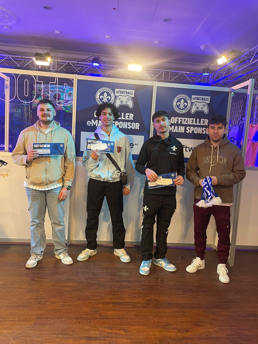 VBL Open Wildcard Turnier!

Gestern fand das Offline-Finale unseres VBL Open Wildcard Turniers statt, bei dem die besten 32 von über 100 angemeldeten Spielern ihr Können beweisen konnten.

Herzlichen Glückwunsch an <a href="/nassada_/">Nassada</a> zum Gewinn der Wildcard!

#SVDarmstadt98 #DieLilien